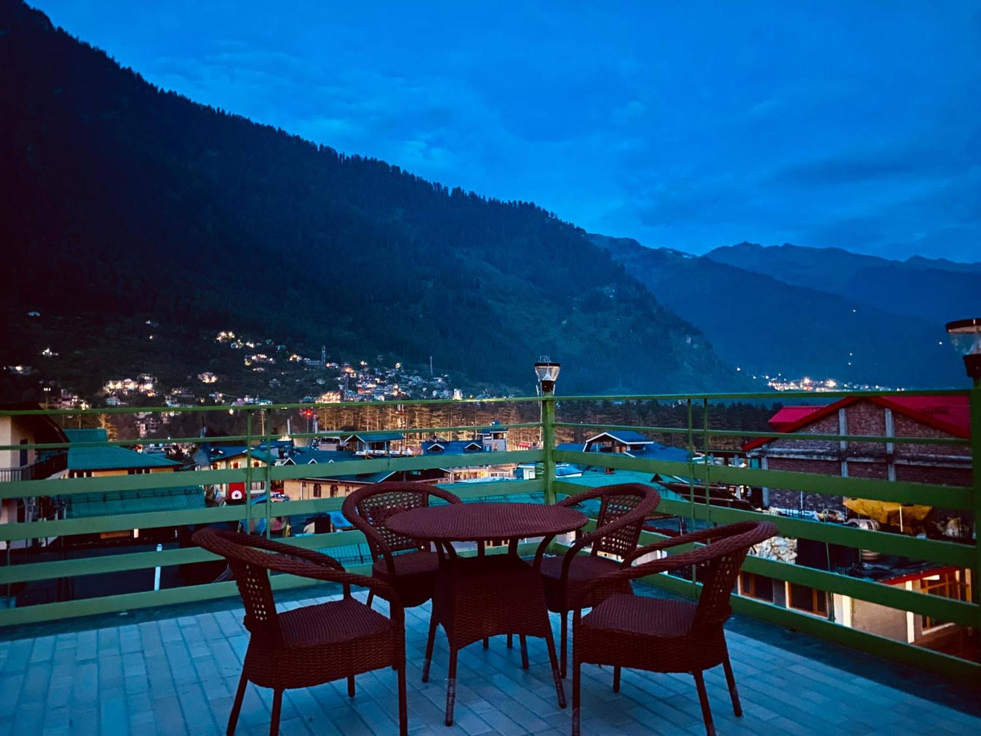 Vista Resort, Manali - ! Near Mall Road !! Hot & Cold Ac Rooms !! Best Selling !! Big Parking !! Luxury Collection !! Open Terrace !! Lift !! Playing Zone !! Property Of The Year ! Exterior foto